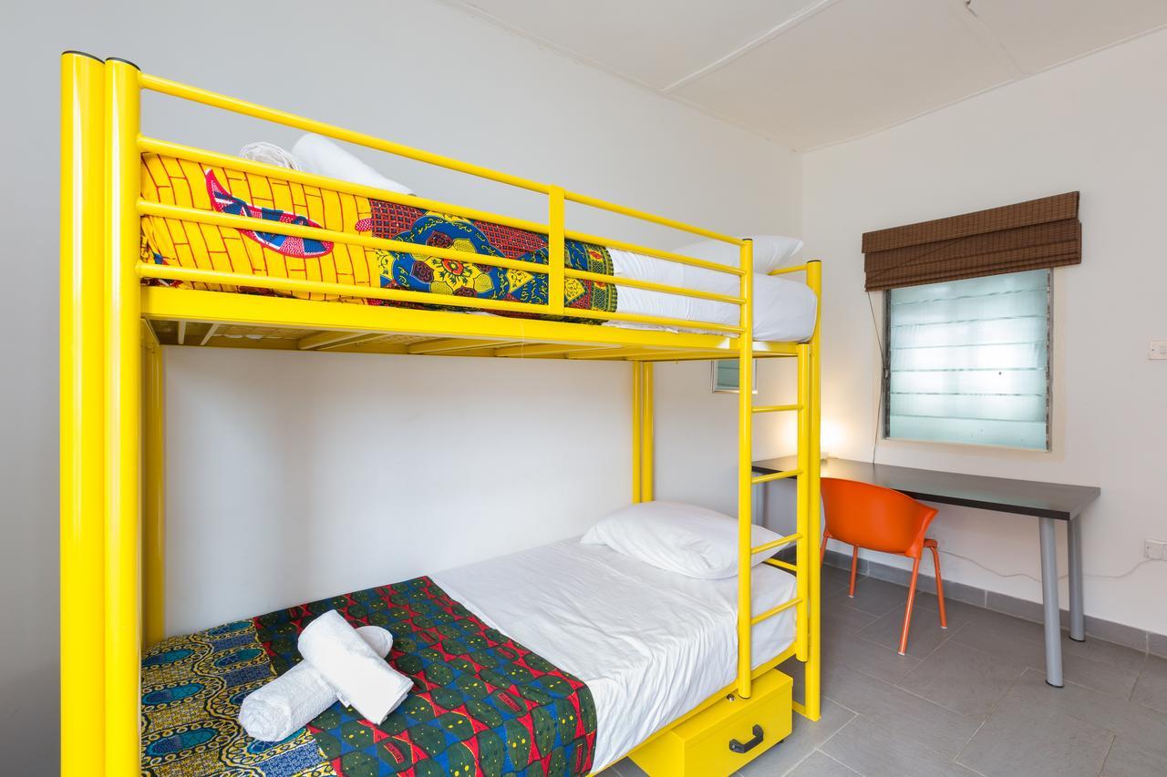 Agoo Hostel (Adults Only) أكرا الغرفة الصورة